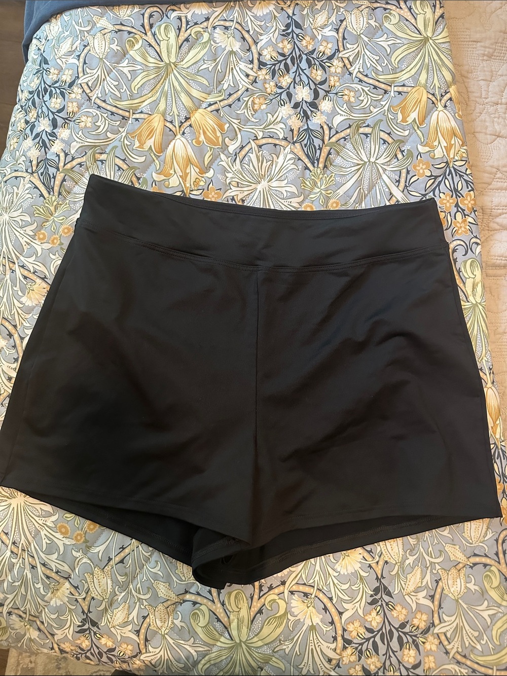Lands' End Women’s Black Swim  Shorts size 10